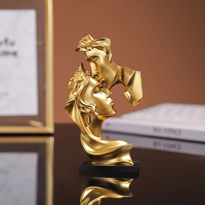 Love Embrace: Estatueta de Amantes em Resina