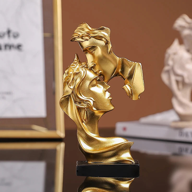 Love Embrace: Estatueta de Amantes em Resina